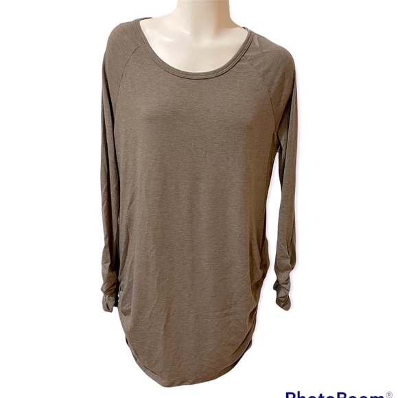 Side Ruched Tunic - Picture 4 of 9